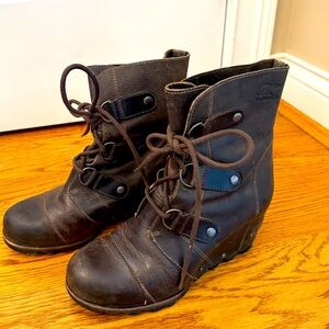 Brown Sorel lace up boots